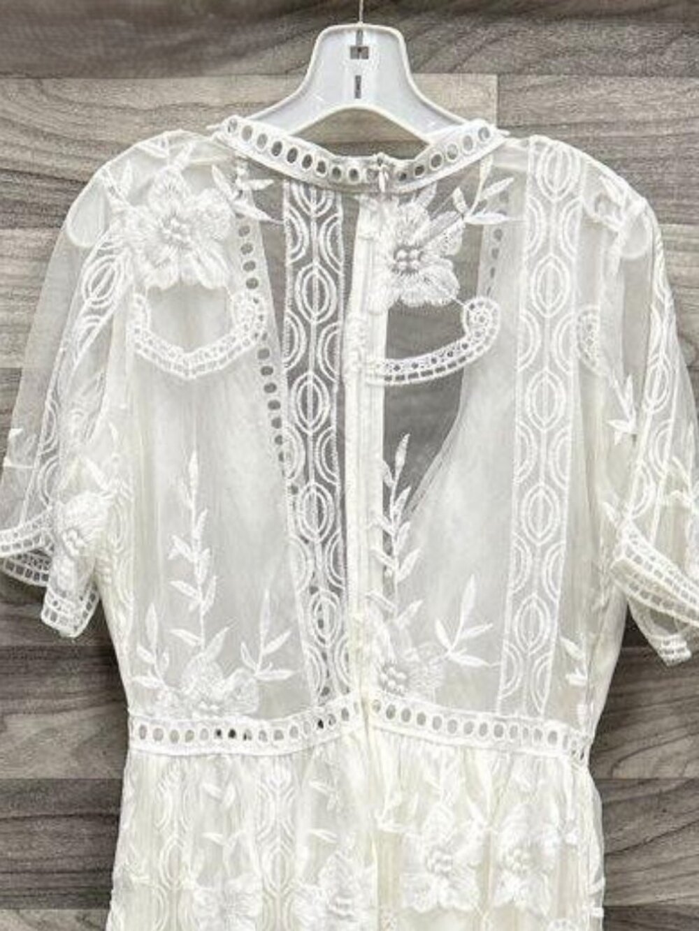 White dress full length lace dress with knee length lining, zip back size xl - Picture 7 of 8